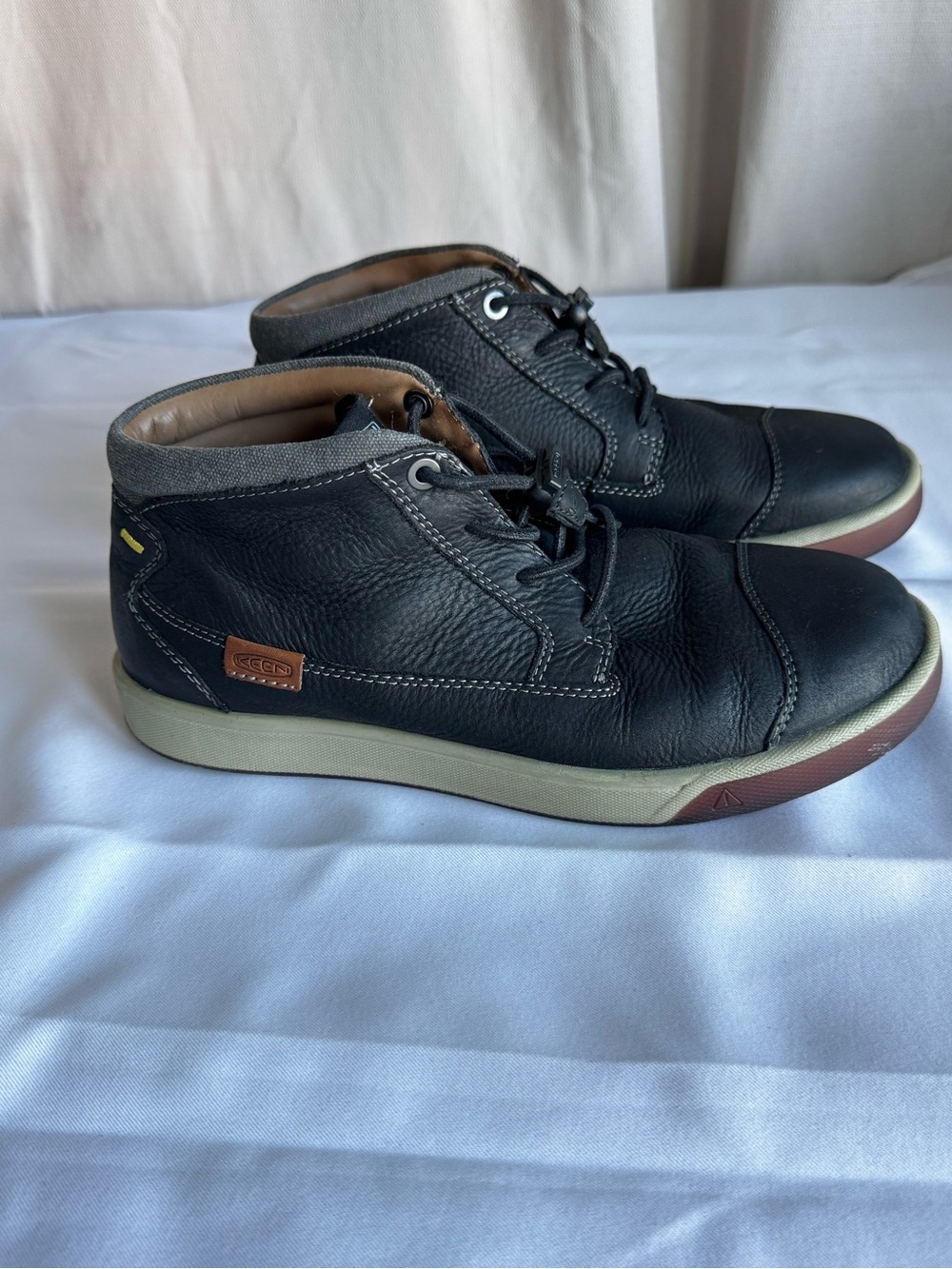 KEEN Men’s Black Leather Chukka Boots with Cream Midsole